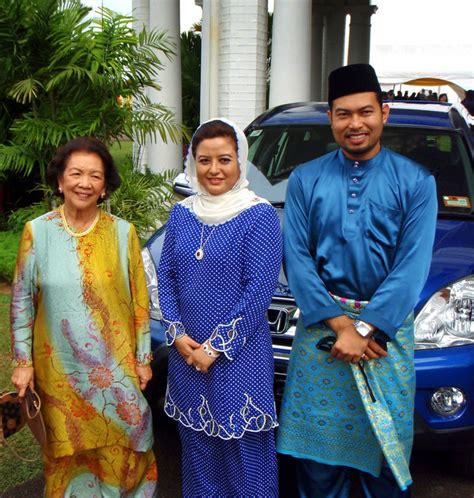 Hh raja zarith sofiah sultan idris. The Malay Royals; HRH Tunku Shahariah and HRH Raja Zarith ...