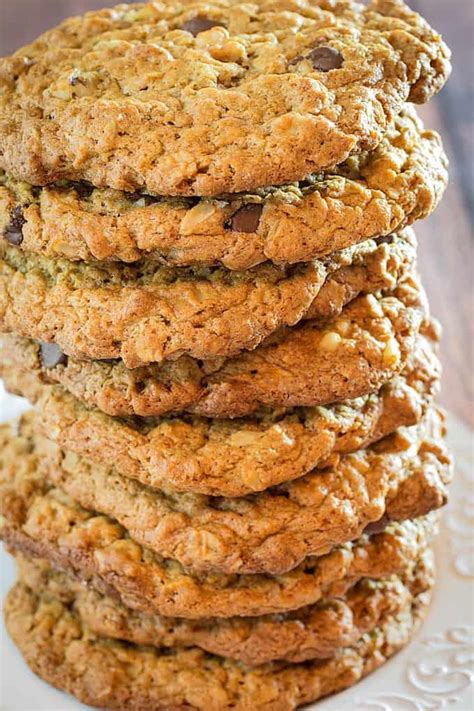 These gluten free, flourless peanut butter cookies are made with 7 simple ingredients and are full of peanut butter flavor! Flourless Oatmeal Cookies With Chocolate Chips • Dishing ...