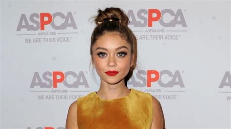 Sarah Hyland Responds To Too Skinny Critics Reveals She S Been On Bed