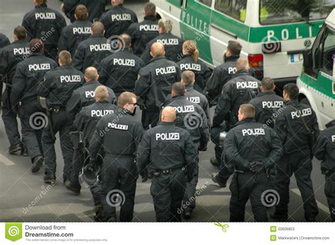 Bereitschaftspolizei redaktionelles stockfoto. Bild von anhalten - 50606853