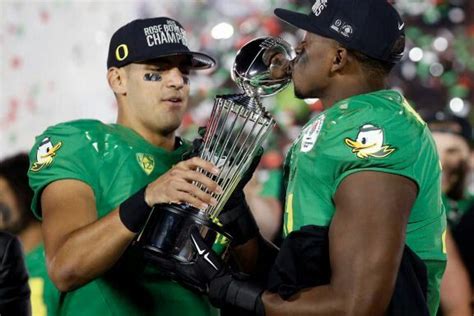 He was drafted by the tennessee titans second overall in the 2015 nfl draft.he played college football at oregon, where he was the starting quarterback from 2012 to 2014.as a junior in 2014, mariota became the first university of oregon. Heisman Trophy winner Marcus Mariota holds Rose Bowl ...