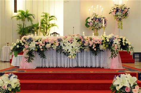 Rangkaian vas bunga meja hiasan dekorasi kantor dan ruangan lainnya. Serafien - Perangkai Bunga Liturgis: Dekorasi Altar Pernikahan