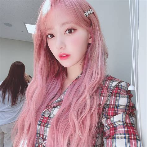 iz one global on twitter pink hair korean beauty girls sakura miyawaki