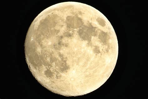 The moon has a visual brightness of only 10 percent of the moon nix. August Summer Moon HD desktop wallpaper : Widescreen ...
