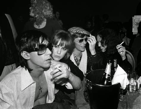 Florence welch, david bowie, tony visconti, iggy pop, brian eno. Rare Old Photos Of David Bowie And Iggy Pop's Friendship ...