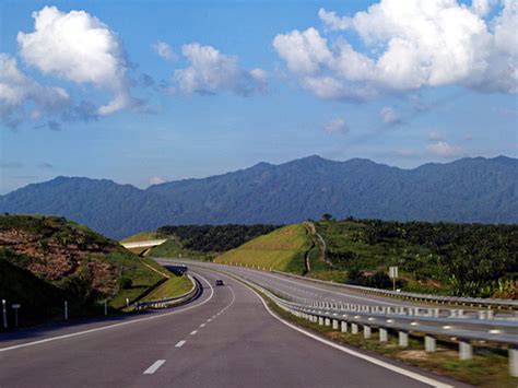 Se requieren aproximadamente 10 galones de combustible para viajar en un coche compacto, o 8 galones para viajar en un coche mediano. Sultan saran segerakan jalan Kota Bharu Kuala Krai ...