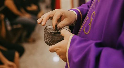 Miércoles De Ceniza ¿qué Hacer Cuando El Sacerdote Impone La Ceniza