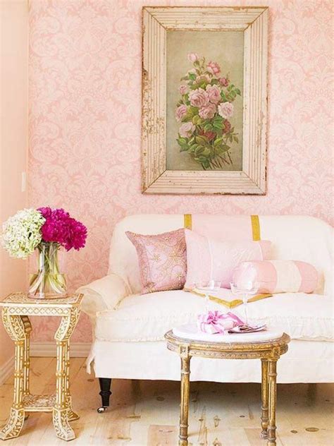 30 Elegant And Chic Living Rooms With Damask Wallpaper