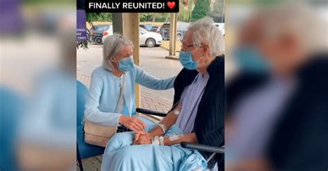 Facebook Viral Ancianos Protagonizan Emotivo Reencuentro Tras Estar
