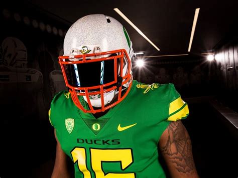 Oregon Releases New Duck Uniforms