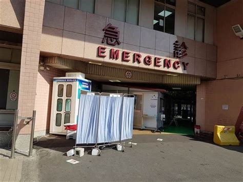 May 26, 2021 · 高雄新增2個案疑又跟打牌有關 漢神巨蛋櫃姐排除確診 陳其邁公布今（26）日高雄新增2確診個案，不排除又與牌友群聚打牌有關。 （圖／高雄市政府. 陽明院區急診8人確診 醫護踢爆：接觸者未隔離仍到班 - 生活 - 中時新聞網