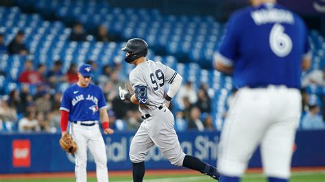 Yankees Run Win Streak To 11 With Pummeling Of Blue Jays The New York