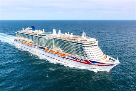 best new cruise ships newest cruise ships worlds largest ships hot