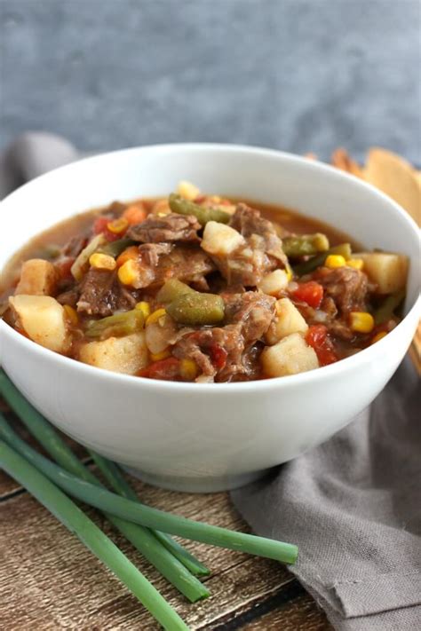 Learn how to make hot, hearty, homemade beef vegetable soup, a perfect meal for a cold day. Vegetable Beef Soup | Mama Loves Food