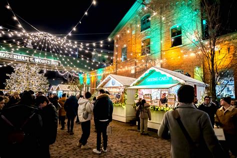 Heres What The Toronto Christmas Market In The Distillery District