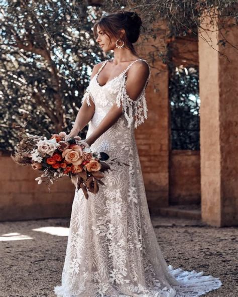 2019 Sexy Backless Lace Beach Wedding Dress Vintage Bohemia Vestido De Noiva V Neck Spaghetti