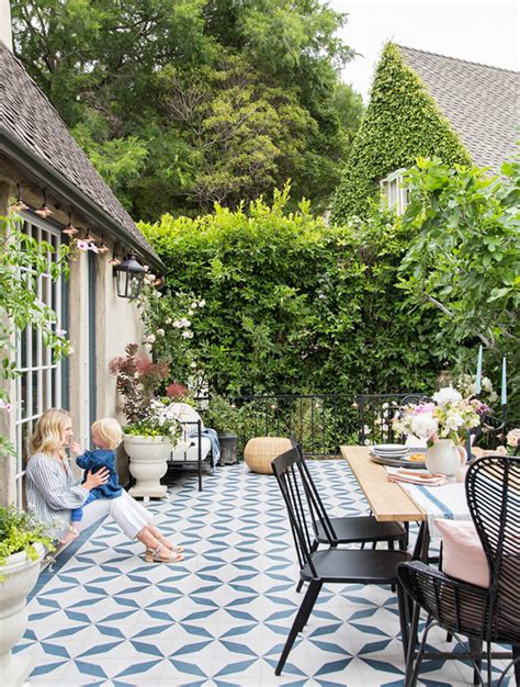 House And Home Get Patio Makeover Inspiration From Stylist Emily Henderson