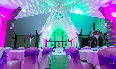 Manor farm barn is a 16th century barn wedding venue near bicester in oxfordshire. Luxury wedding venue in Abingdon, Oxfordshire - Steventon House Hotel