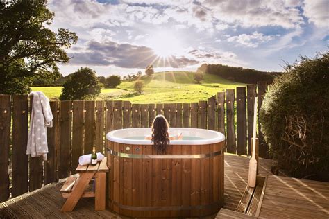 10 Amazing Hot Tubs With A View