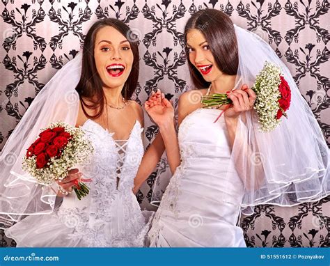 Menina Das Lésbica Do Casamento No Vestido Nupcial Foto De Stock Imagem De Jogo Desejo 51551612