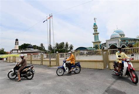 Pada pukul 14.00 wib dilaksanakannya penertiban pasar simpang empat. 12 masjid di DUN Sanglang, Simpang Empat dan Guar Sanji ...
