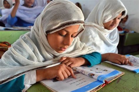 سندھ بنیادی سہولیات کی کمی کے سبب لڑکیاں سکول چھوڑنے پر مجبور Urdu News اردو نیوز