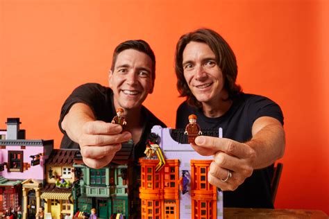 Harry potter cast harry potter characters oliver phelps phelps twins weasley twins universal orlando mischief managed indie kids favim. Watch James and Oliver Phelps (aka Weasley twins) taking ...
