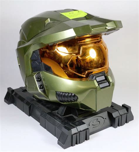Halo infinite provides an amazing experience across the xbox one and newer family of consoles as well as pc. HALO III COLLECTORS LIMITED EDITION MASTER CHIEF