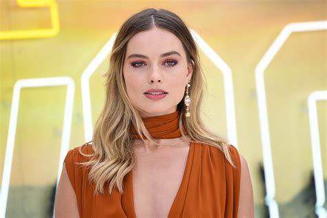 Margot Robbie Looks Like A Goddess In A Billowing Bronze Dress And Gold