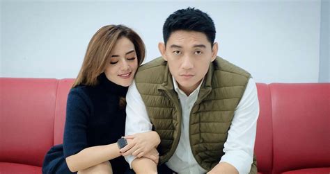 Berhubung ayah kandung citra monica, muhammad kaprawi berhalangan hadir, maka sebagai wali nikah diwakilkan kepada kepala kua kecamatan petamburan saya terima nikahnya dan kawinnya citra monica binti muhammad kaprawi dengan mas kawin yang tersebut tunai, kata ifan seventeen. Citra Monica Ungkap Miliki Putri 18 Tahun, Ifan Seventeen ...