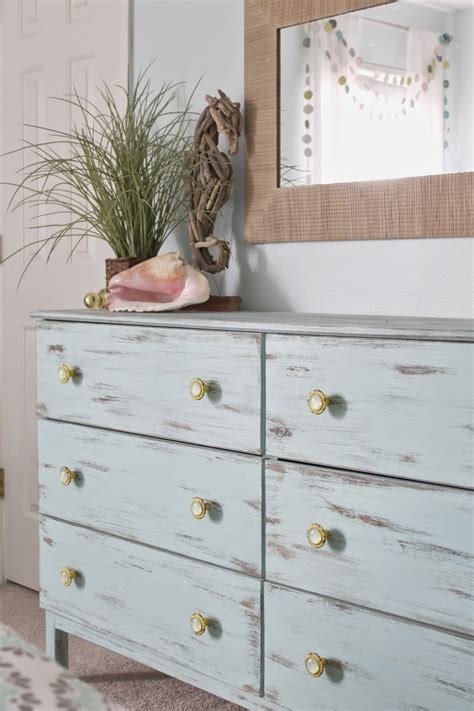 Roundhill furniture york 204 solid wood construction bedroom set with king size bed, dresser, mirror and night stand, dresser&mirror, nightstand. The ragged wren : Shabby-Beach Bedroom
