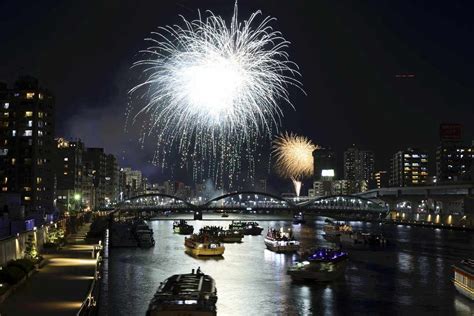 Sumida River Traditional Summer Fireworks Light Up Sky After 4 Yr Wait