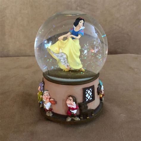 Snow White Snowglobe Disney Enesco Music Box Waltz Of The Flowers Water