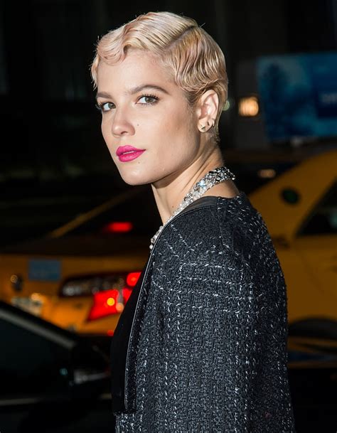 I'm proud to be in a biracial family, i'm proud of who i am, and i'm proud of my hair. the singer, who is currently pregnant, is gearing herself up for a new chapter in her life and how. Singer Halsey Dyed Her Hair Black | Glamour