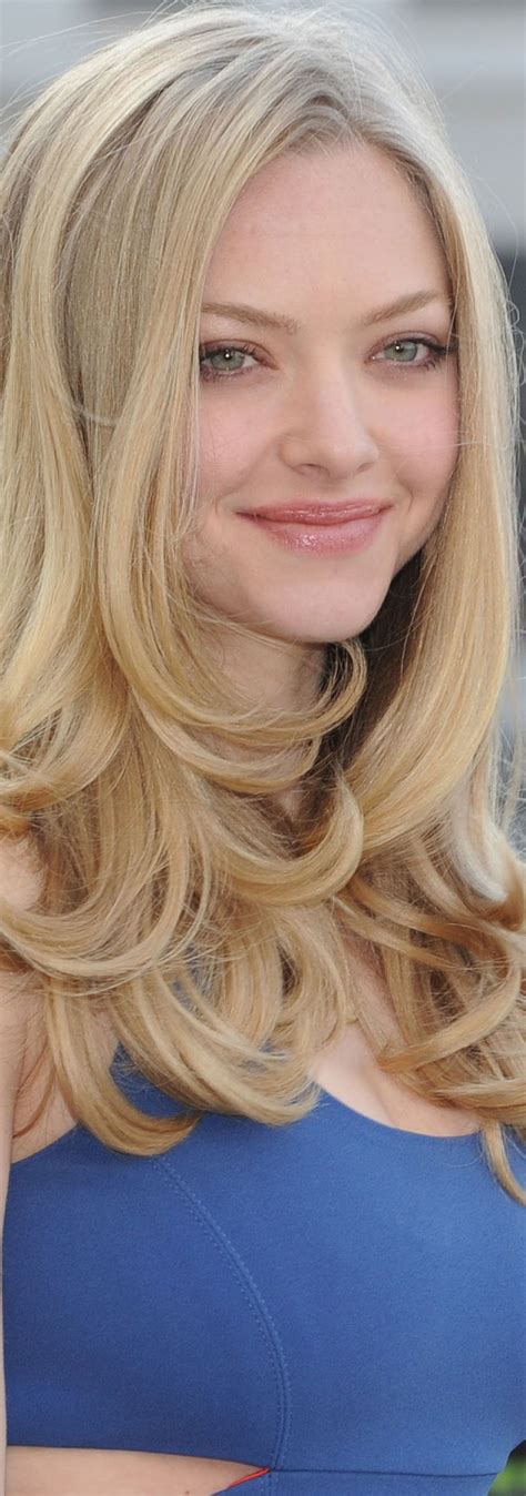 Amanda seyfried, who played the lovably ditzy karen smith, just made a major change to her signature look. Amanda Seyfried … | Amanda seyfried, Long layered hair ...