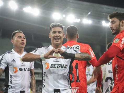 Atlético Mg Vence Botafogo E Lidera Momentanemente O Brasileirão
