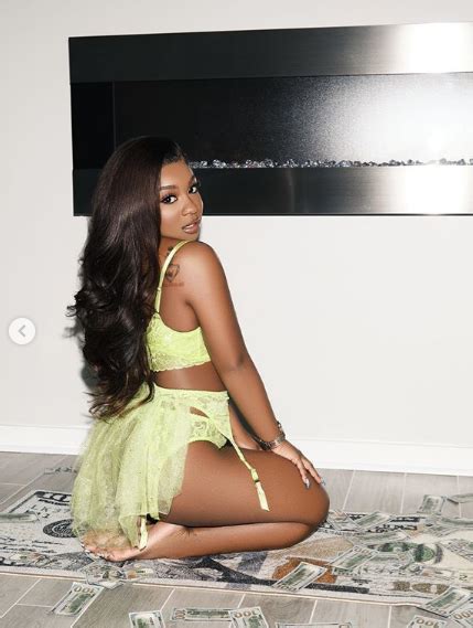 Talk Ya S T Reginae Carter Blows The Internet Away With Her Sultry