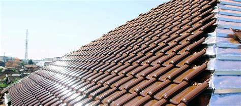 Genting ini tersedia dalam berbagai varian warna yang diklaim tahan cuaca sehingga tidak ada perubahan warna. Harga Genteng Metal per M2 (Multiroof, Sakuraroof ...