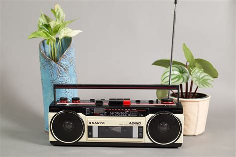 Vintage Sanyo Stereo Radio Cassette Recorder 4 Band Am Fm Stereo With Quartz Timer And Clock