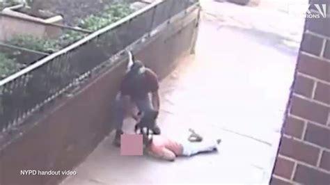 Video Shows Thief Choking Woman Stealing Her Bag