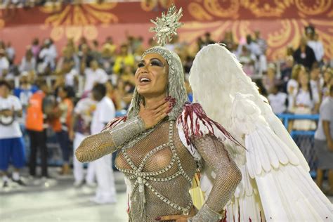 foto fantasia de gracyanne barbosa reune 500 mil pedras trabalhei o ano todo para pagar