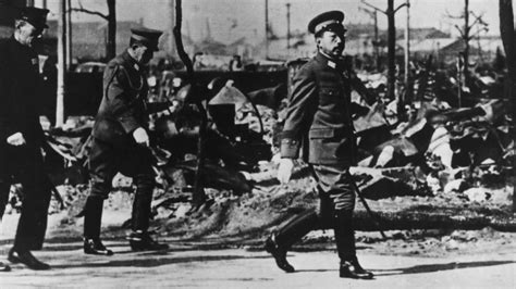 Zweiter Weltkrieg Kaiser Hirohito Zog Den Schlussstrich Bilder