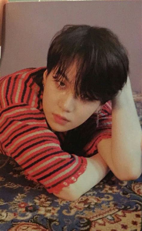 The concept album explores themes relating to the pains and sorrows of separation. Love Yourself:Tear PHOTOCARDS #SUGA | Красивые мужчины ...