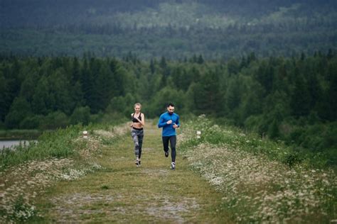 How many calories should a runner eat? How Many Calories Do You Lose Per Mile? | Livestrong.com