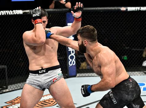 Ufc Norfolk Twitter Reacts To Albinis Diaper Inspired Fight Shorts