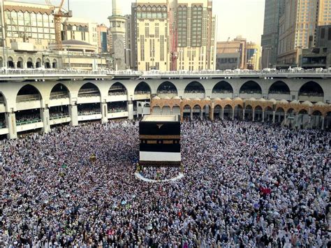 Kaaba during expansion in 2013. Grand pélerinage à La Mecque : pourquoi les musulmans ...