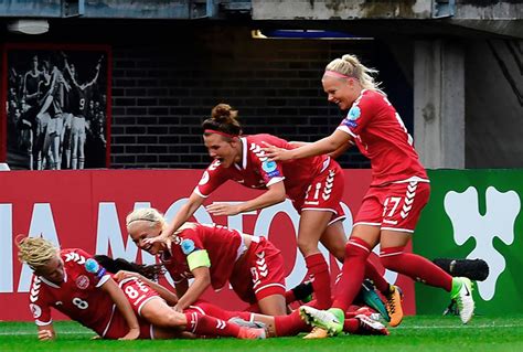 Ein aus der auf dem spielfeld bisher so kühl und konzentriert auftretenden engländer in der heimischen. Dänemark schickt Deutschland nach Hause - Frauenfußball-EM ...