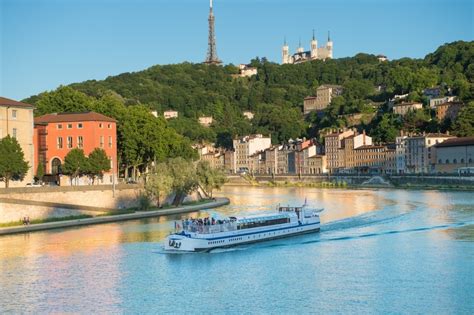La ville de lyon vous donne la possibilité de commander ou décommander les repas de la restauration scolaire. Les Bateaux Lyonnais - Transferts - Lyon France