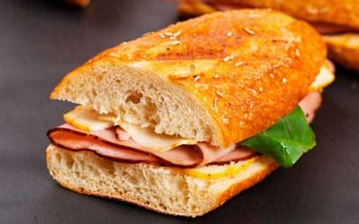 Traditionally seen as a humble food, its low cost has allowed it to evolve over time into an iconic piece of cuisine. Significado de Soñar con Bocadillo