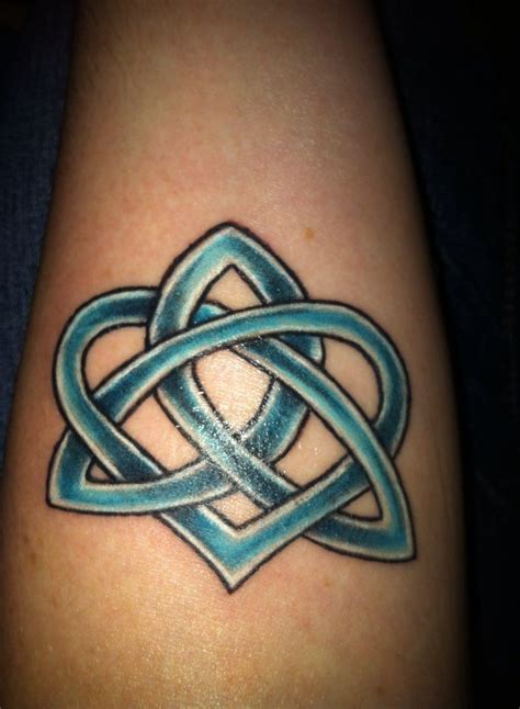 It looks like a heart and it represents the eternal bond that is shared between not only sisters, but also sisters meaning good friends. Celtic love knot | Couple tattoos, Celtic tattoos, Celtic ...